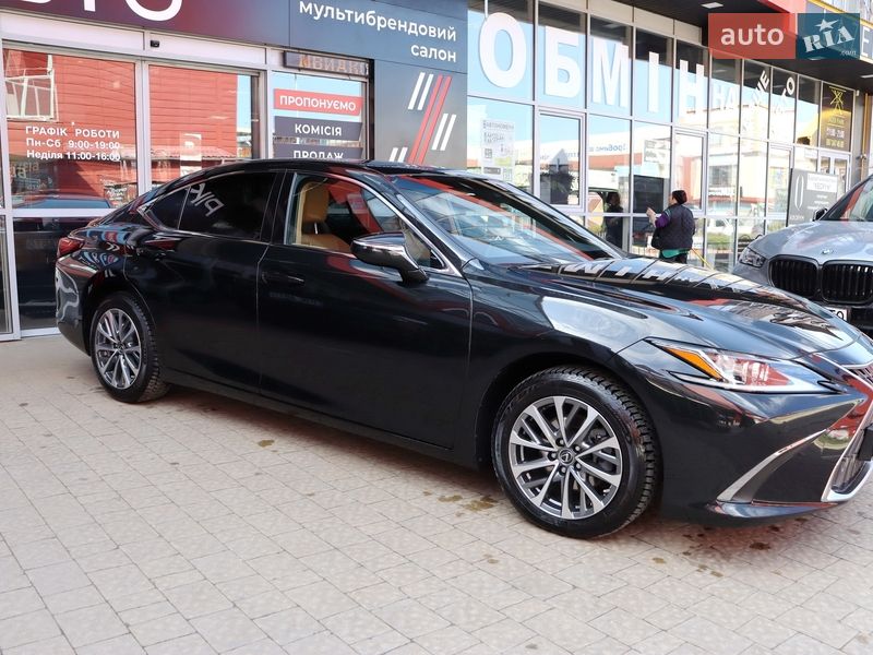 Седан Lexus ES 2022 в Львове