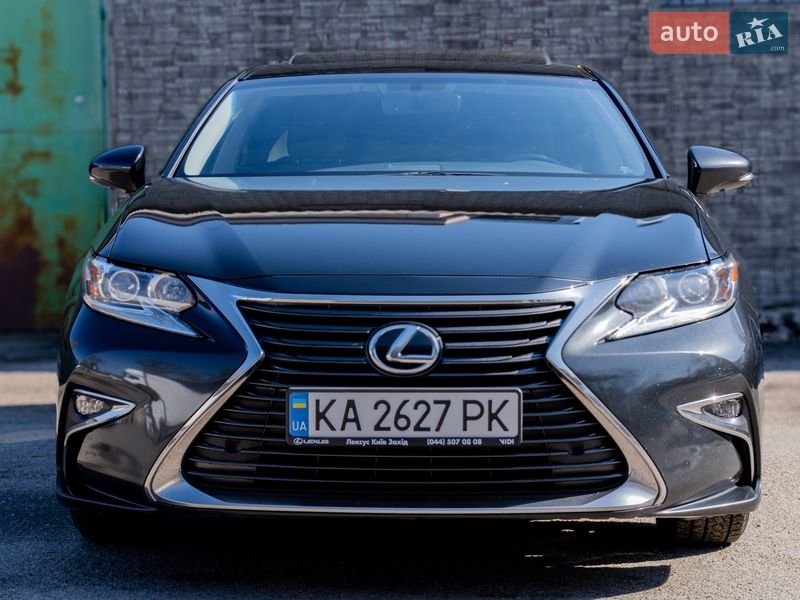 Седан Lexus ES 2018 в Киеве