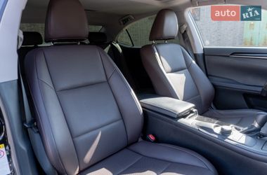 Седан Lexus ES 2018 в Киеве
