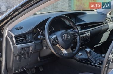 Седан Lexus ES 2018 в Киеве