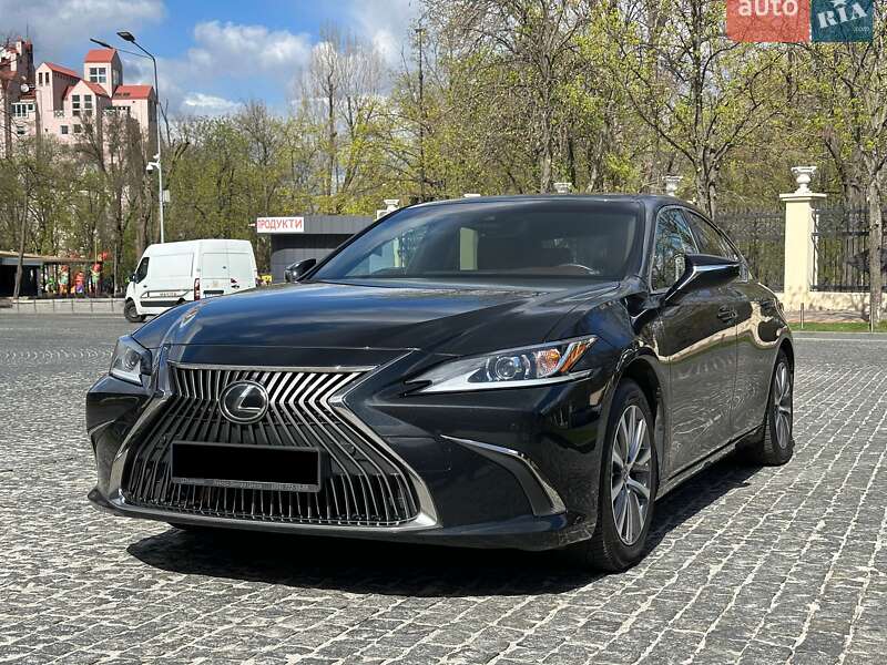 Lexus ES 2020