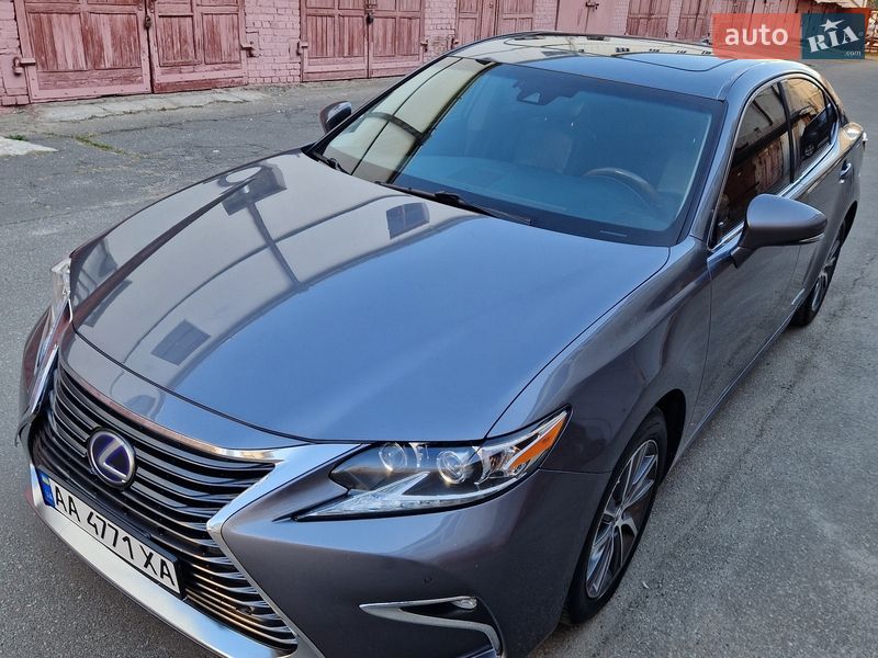 Седан Lexus ES 2015 в Киеве