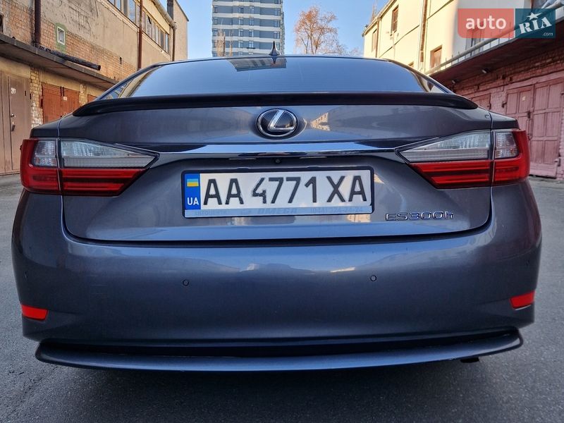 Седан Lexus ES 2015 в Киеве