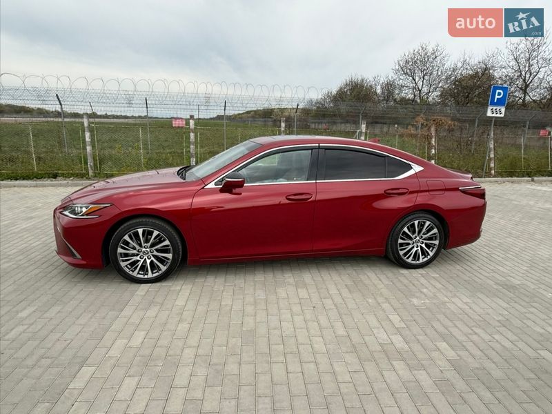 Седан Lexus ES 2020 в Ужгороде
