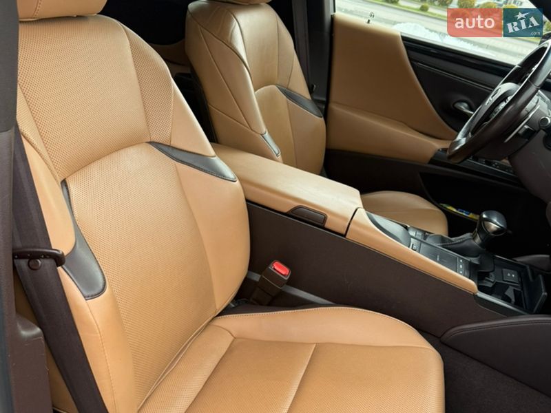 Седан Lexus ES 2020 в Ужгороде