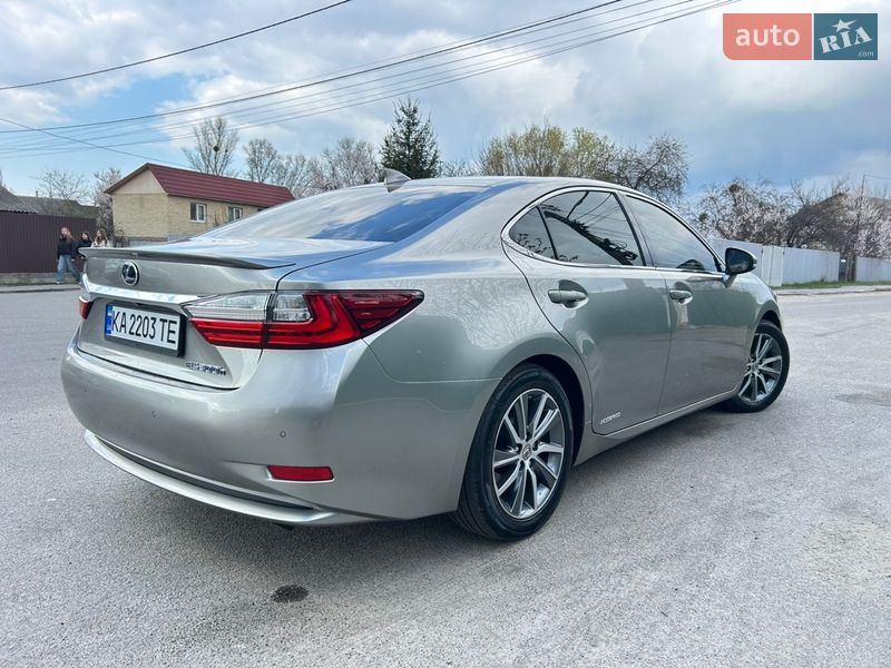 Седан Lexus ES 2017 в Киеве