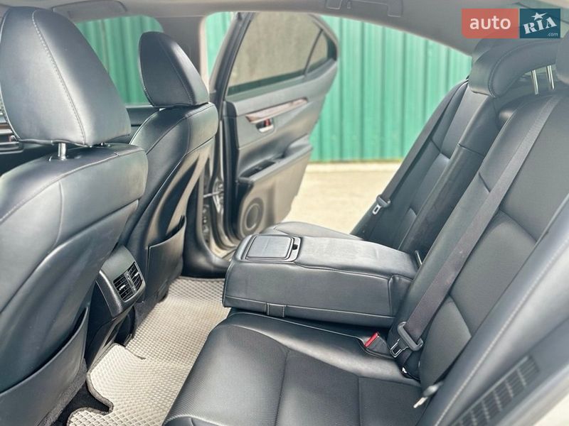 Седан Lexus ES 2017 в Киеве