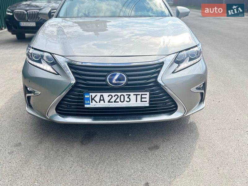 Седан Lexus ES 2017 в Киеве