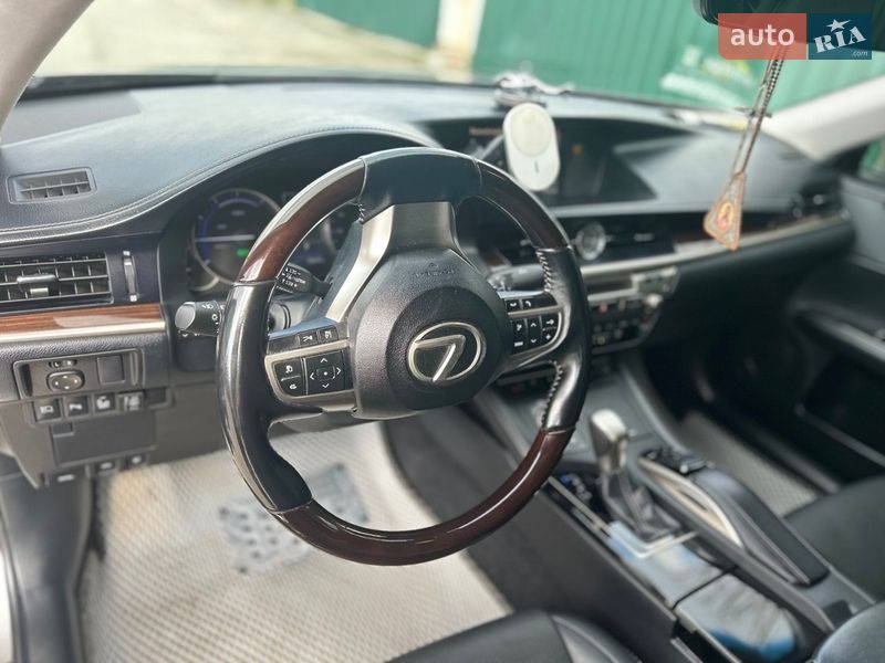 Седан Lexus ES 2017 в Киеве