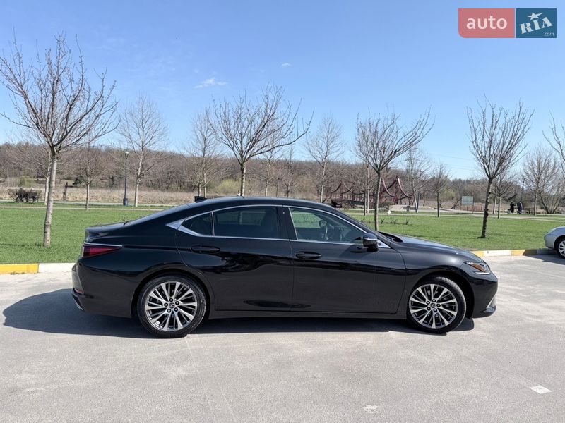 Седан Lexus ES 2019 в Киеве