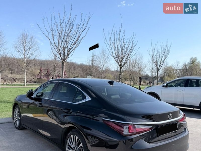 Седан Lexus ES 2019 в Киеве