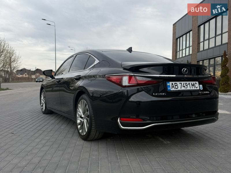 Седан Lexus ES 2022 в Виннице
