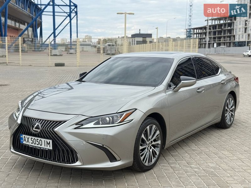 Lexus ES 2019