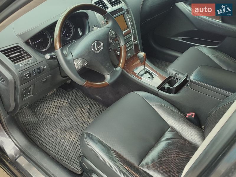 Седан Lexus ES 2011 в Виннице