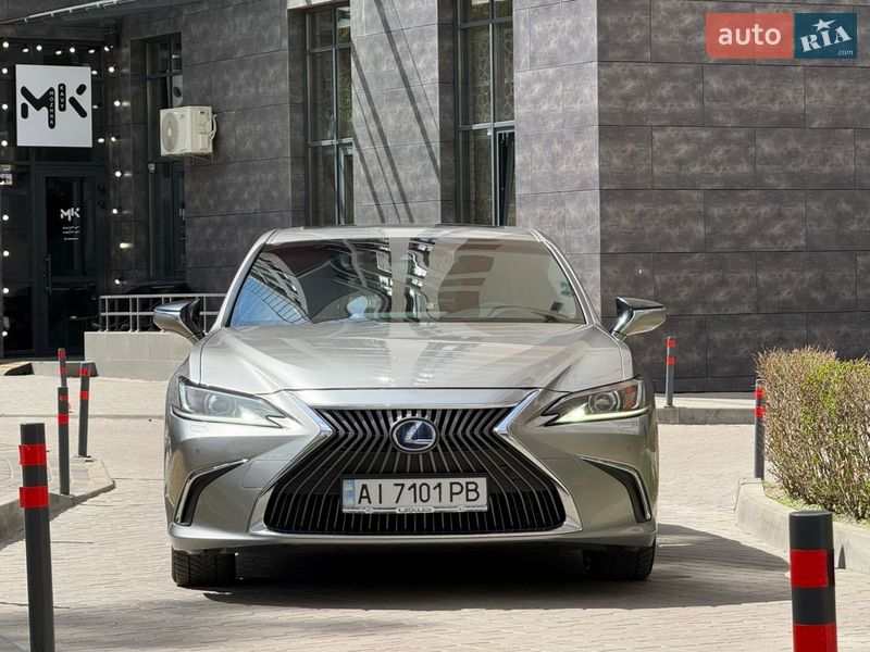 Седан Lexus ES 2020 в Киеве