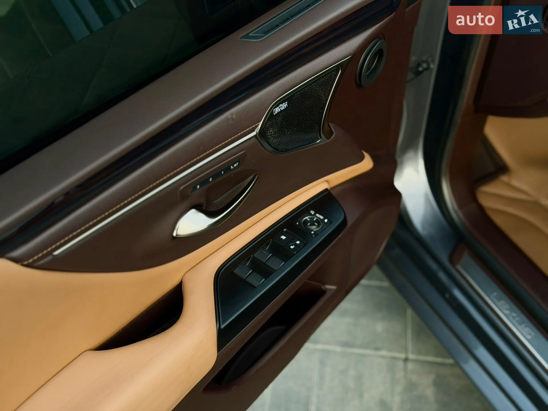 2020 Lexus ES - мініатюра 15