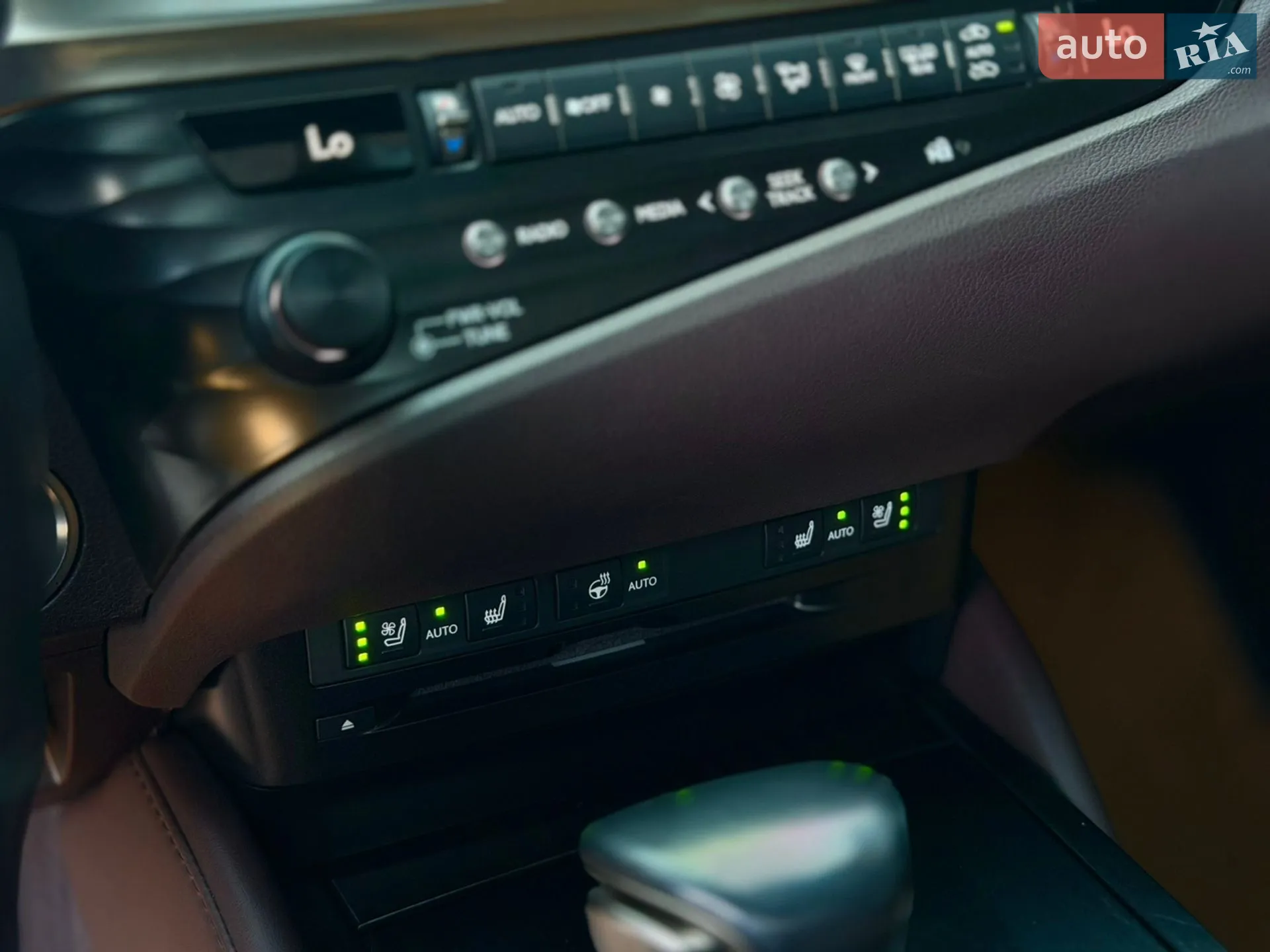 2020 Lexus ES - мініатюра 23