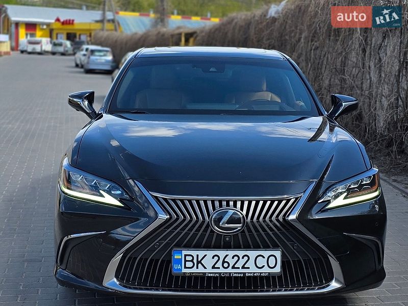 Седан Lexus ES 2018 в Ровно