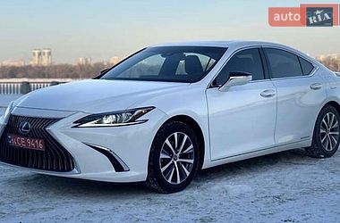 Седан Lexus ES 2021 в Казатине