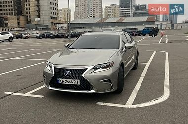 Седан Lexus ES 2016 в Киеве