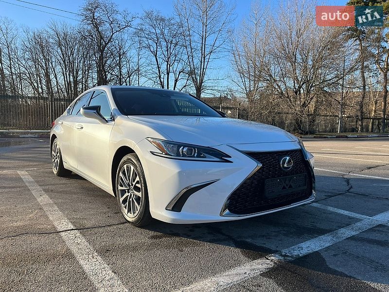 Lexus ES 2022