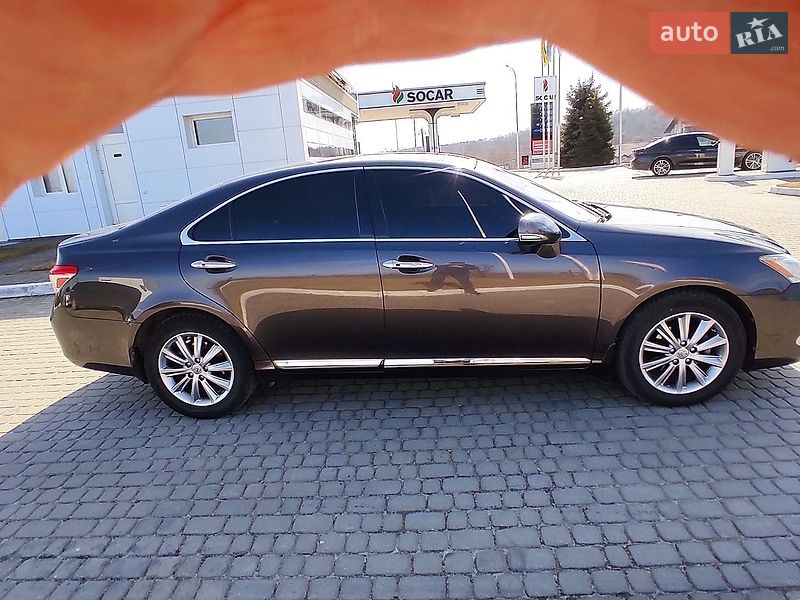 Седан Lexus ES 2011 в Львове