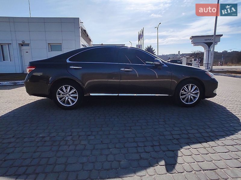 Седан Lexus ES 2011 в Львове