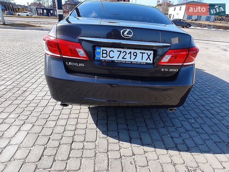 Седан Lexus ES 2011 в Львове