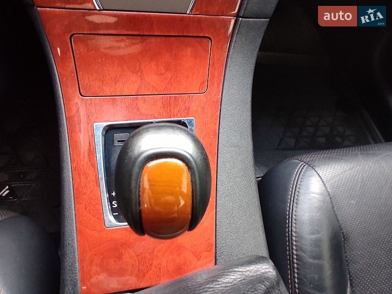 Седан Lexus ES 2011 в Львове