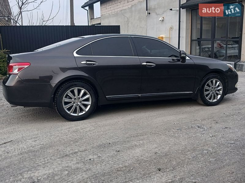 Седан Lexus ES 2011 в Львове