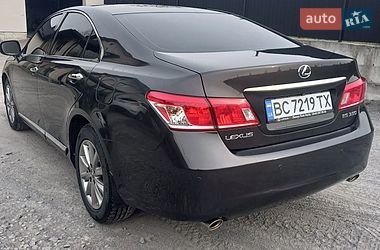 Седан Lexus ES 2011 в Львове
