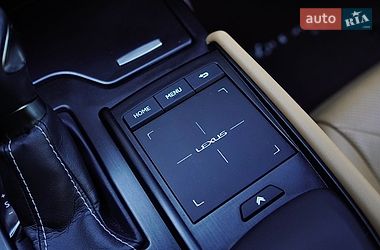 Седан Lexus ES 2019 в Львове