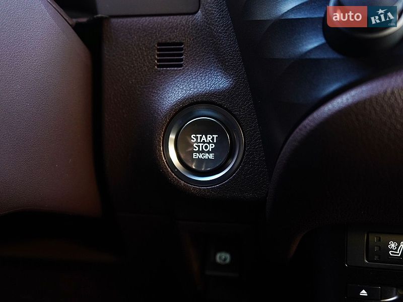 Седан Lexus ES 2019 в Львове