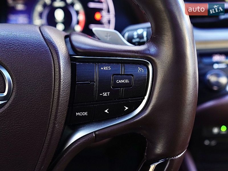 Седан Lexus ES 2019 в Львове
