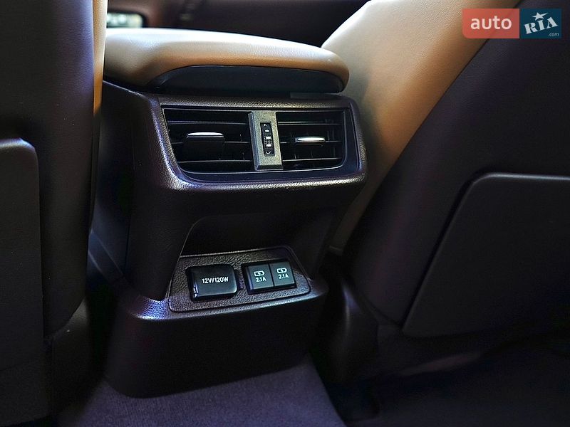 Седан Lexus ES 2019 в Львове