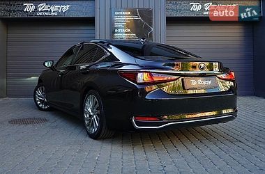 Седан Lexus ES 2019 в Львове