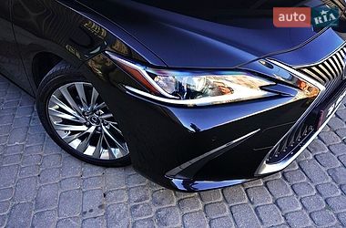 Седан Lexus ES 2019 в Львове