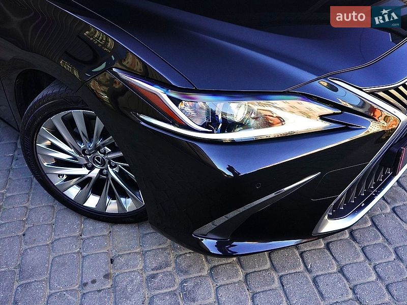 Седан Lexus ES 2019 в Львове