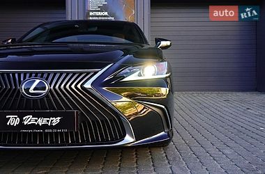 Седан Lexus ES 2019 в Львове
