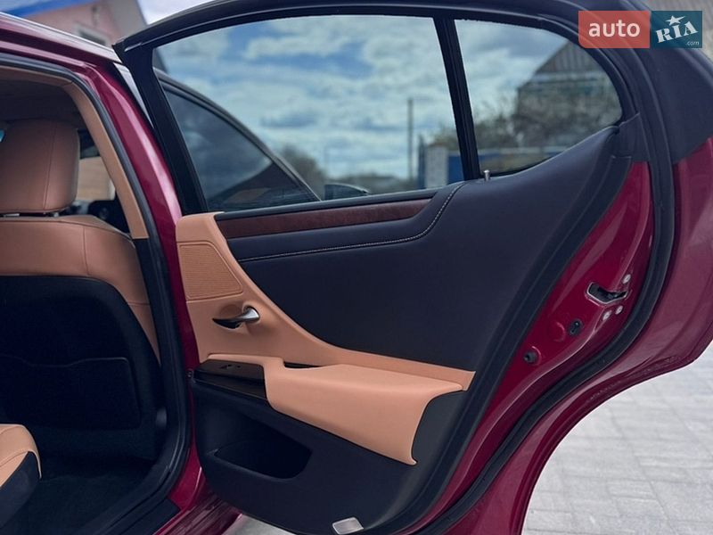 Седан Lexus ES 2022 в Киеве