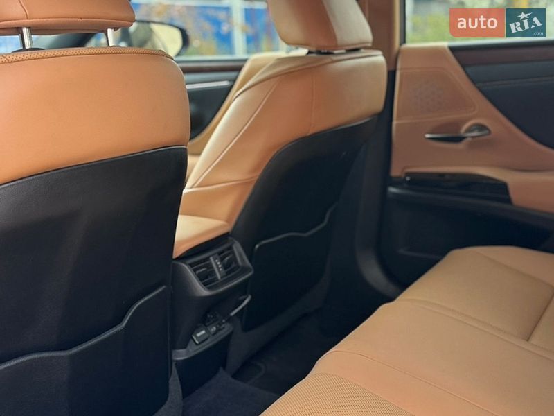 Седан Lexus ES 2022 в Киеве