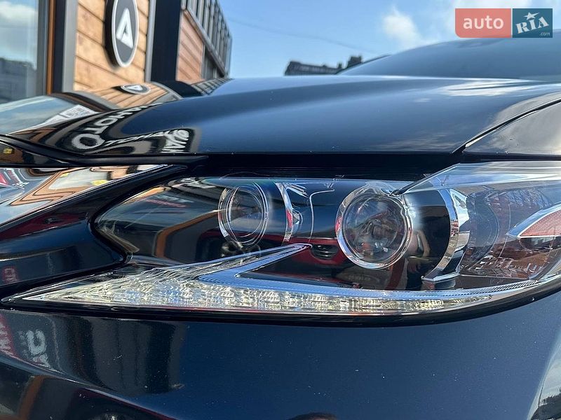 Седан Lexus ES 2015 в Житомирі