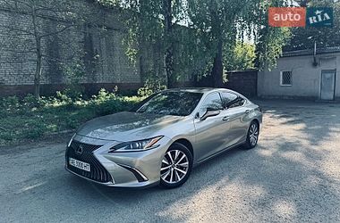Седан Lexus ES 2018 в Дніпрі