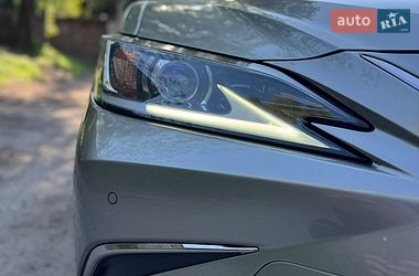 Седан Lexus ES 2018 в Дніпрі