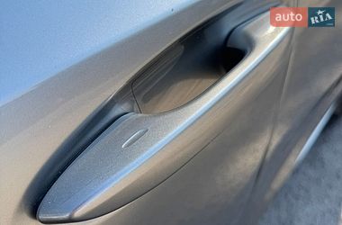 Седан Lexus ES 2018 в Дніпрі