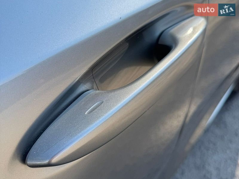 Седан Lexus ES 2018 в Дніпрі