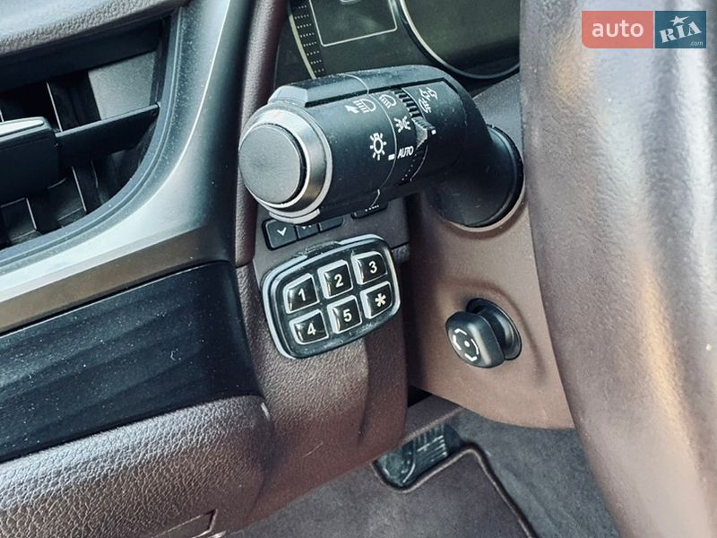 Седан Lexus ES 2018 в Дніпрі
