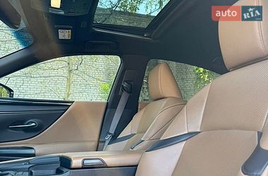 Седан Lexus ES 2018 в Дніпрі