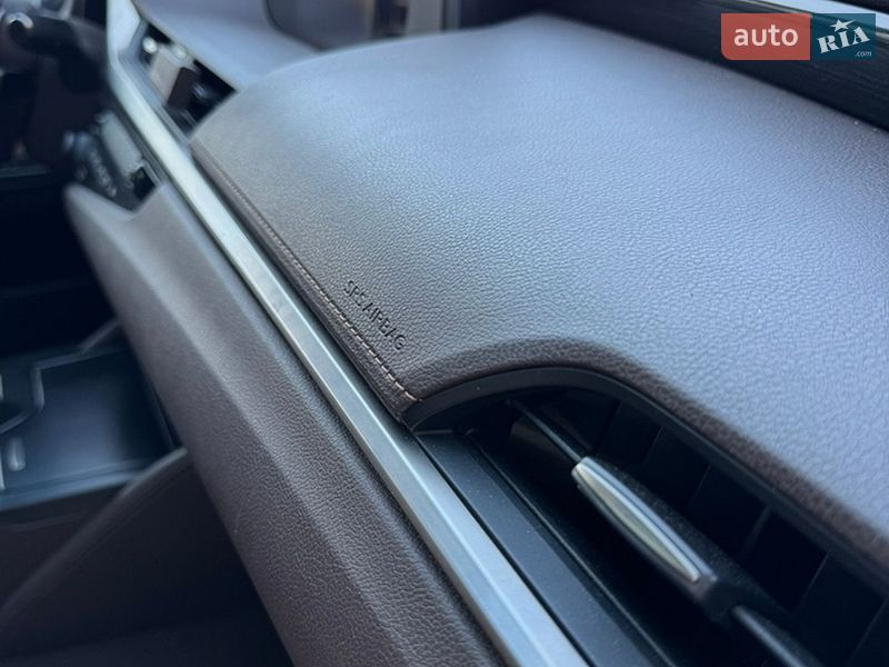 Седан Lexus ES 2018 в Дніпрі