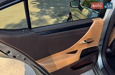 Седан Lexus ES 2018 в Дніпрі